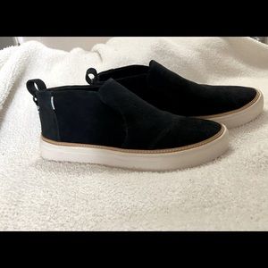 *Never worn* Tom’s Paxton black booties